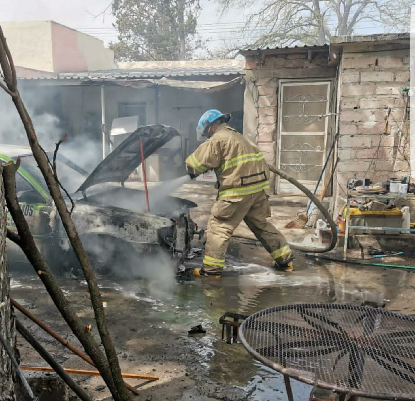 Se incendia un automóvil en el patio de una vivienda en Nava – GM Noticias